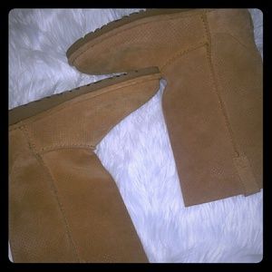 Ugg unlined boot. Holding for possible trade.